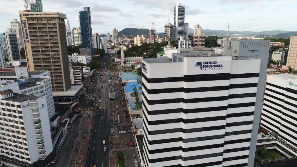 Banco Nacional de Panamá firma acuerdo para promover la inclusión financiera