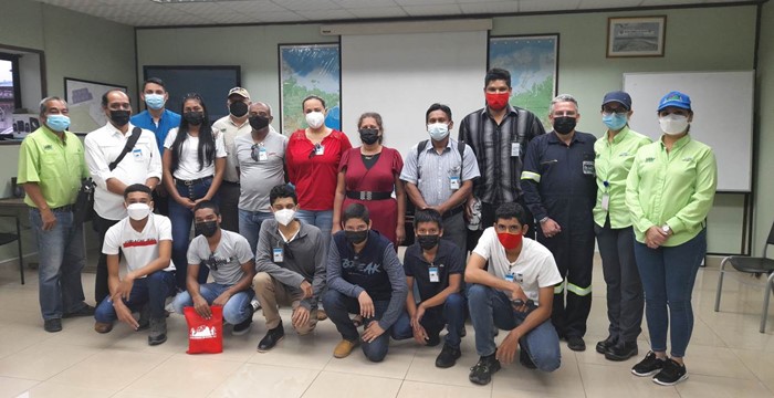 Estudiantes de bachiller técnico becados por Petroterminal Panamá, S.A. visitan instalaciones de la empresa