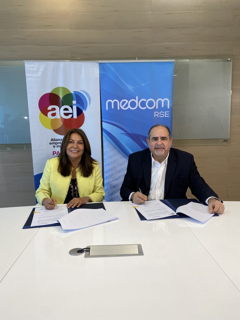 Medcom y la FEIP firman convenio para promover el emprendimiento en Panamá