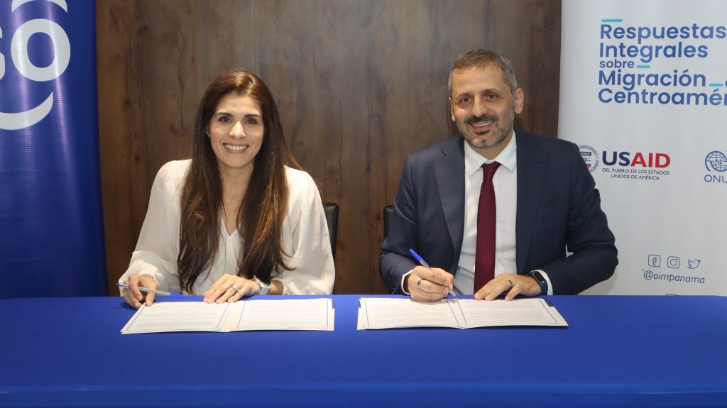 Tigo y OIM firman acuerdo de cooperación para fomentar la integración socioeconómica de personas migrantes en Panamá