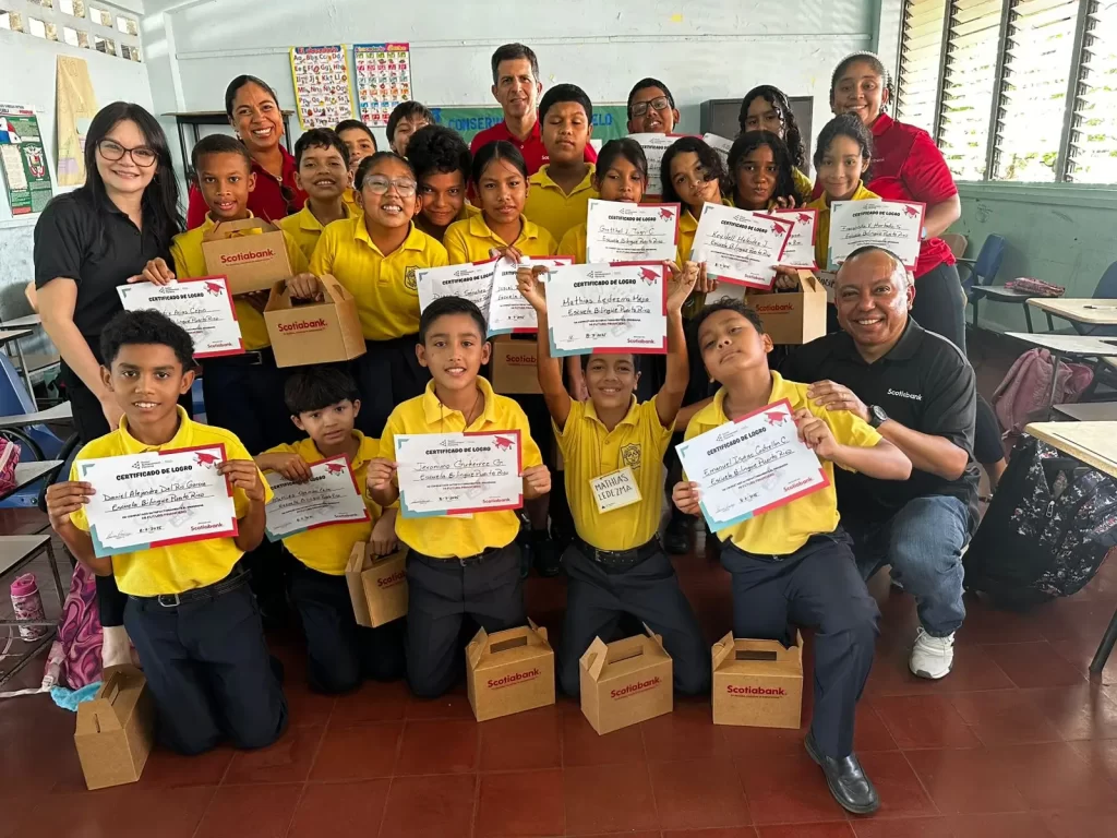 “Mi Futuro Financiero” y “Economía para el Éxito” llegan a escuelas y colegios de Panamá