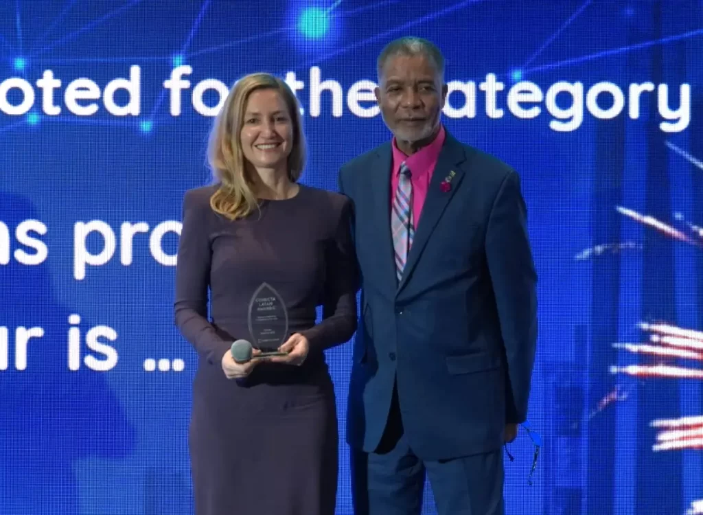 Rocío Lorenzo, reconocida como “Profesional de las Telecomunicaciones del Año” en los Premios Conecta LATAM 2025